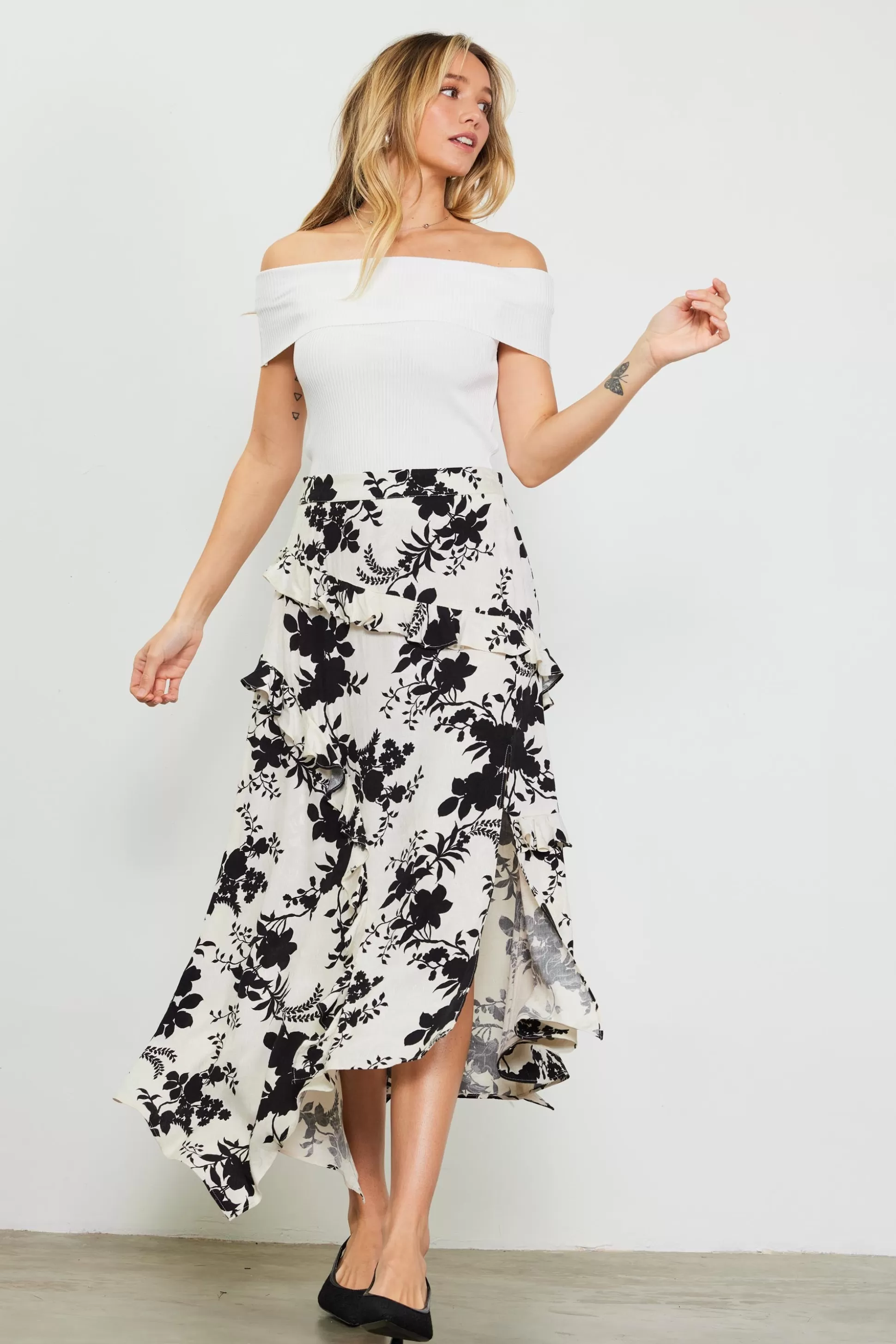 SKIES ARE BLUE Skirts>Amaya Jacquard Ruffle Asymmetrical Skirt Ivory-black