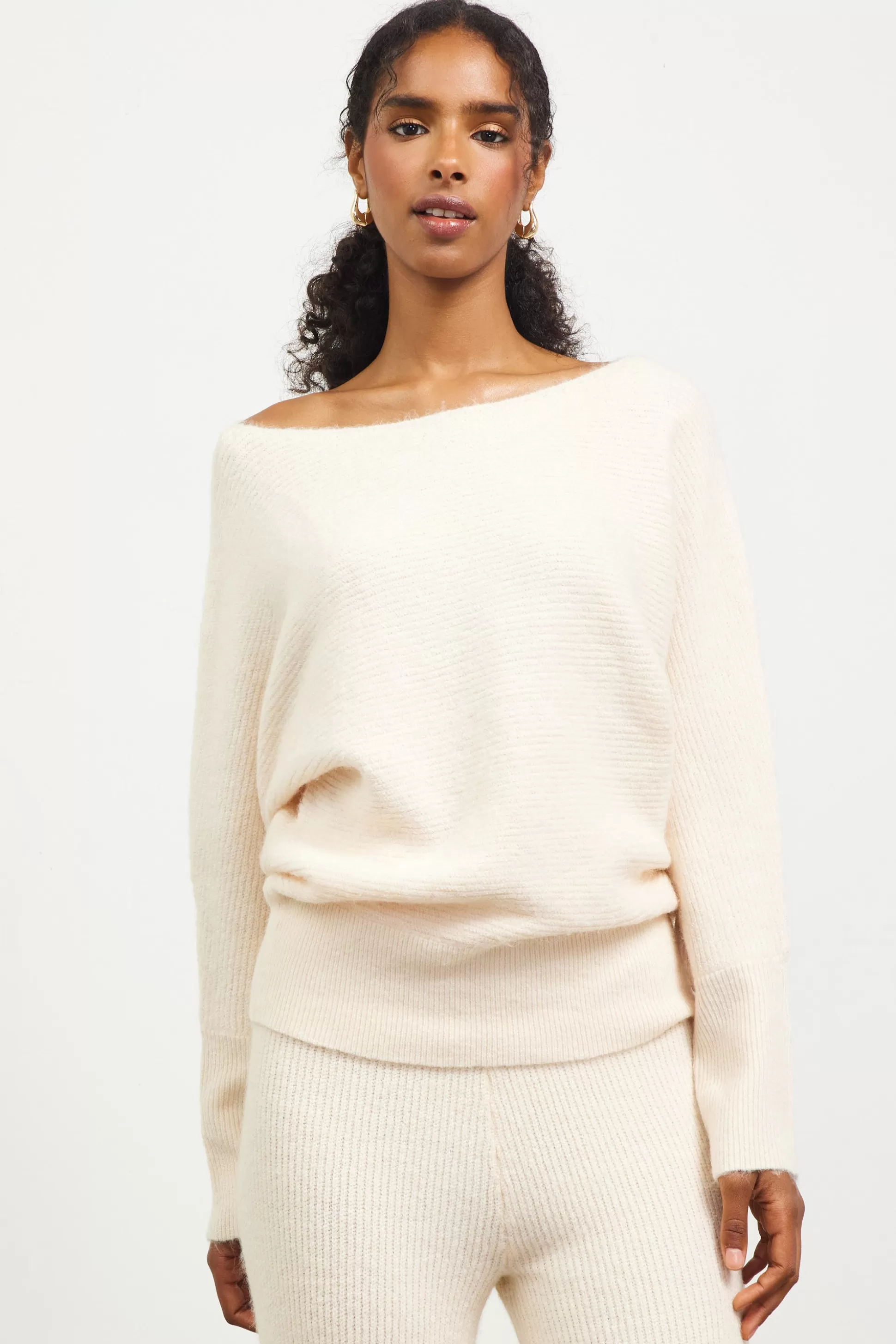 SKIES ARE BLUE Sweaters>Boatneck Ribbed Knit Sweater Cream