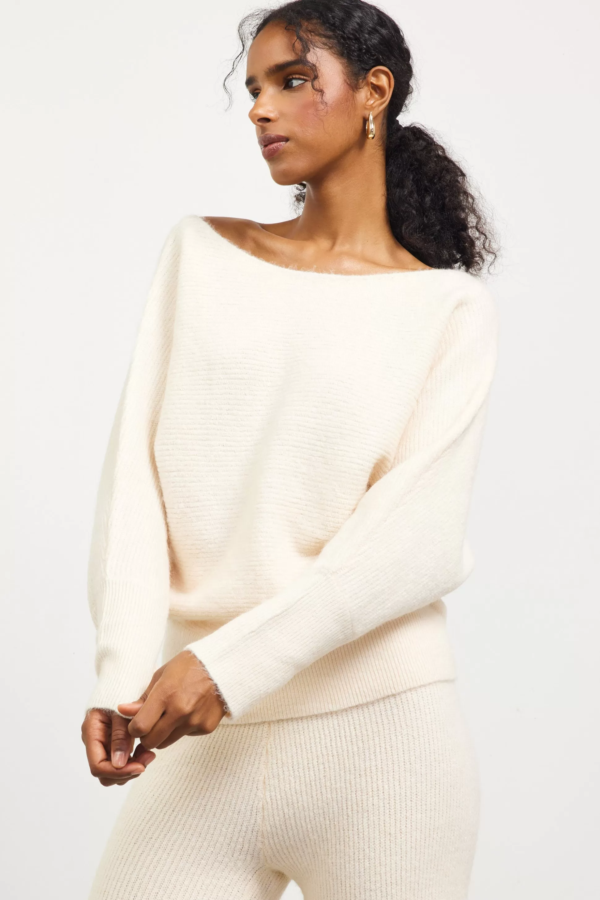 SKIES ARE BLUE Sweaters>Boatneck Ribbed Knit Sweater Cream