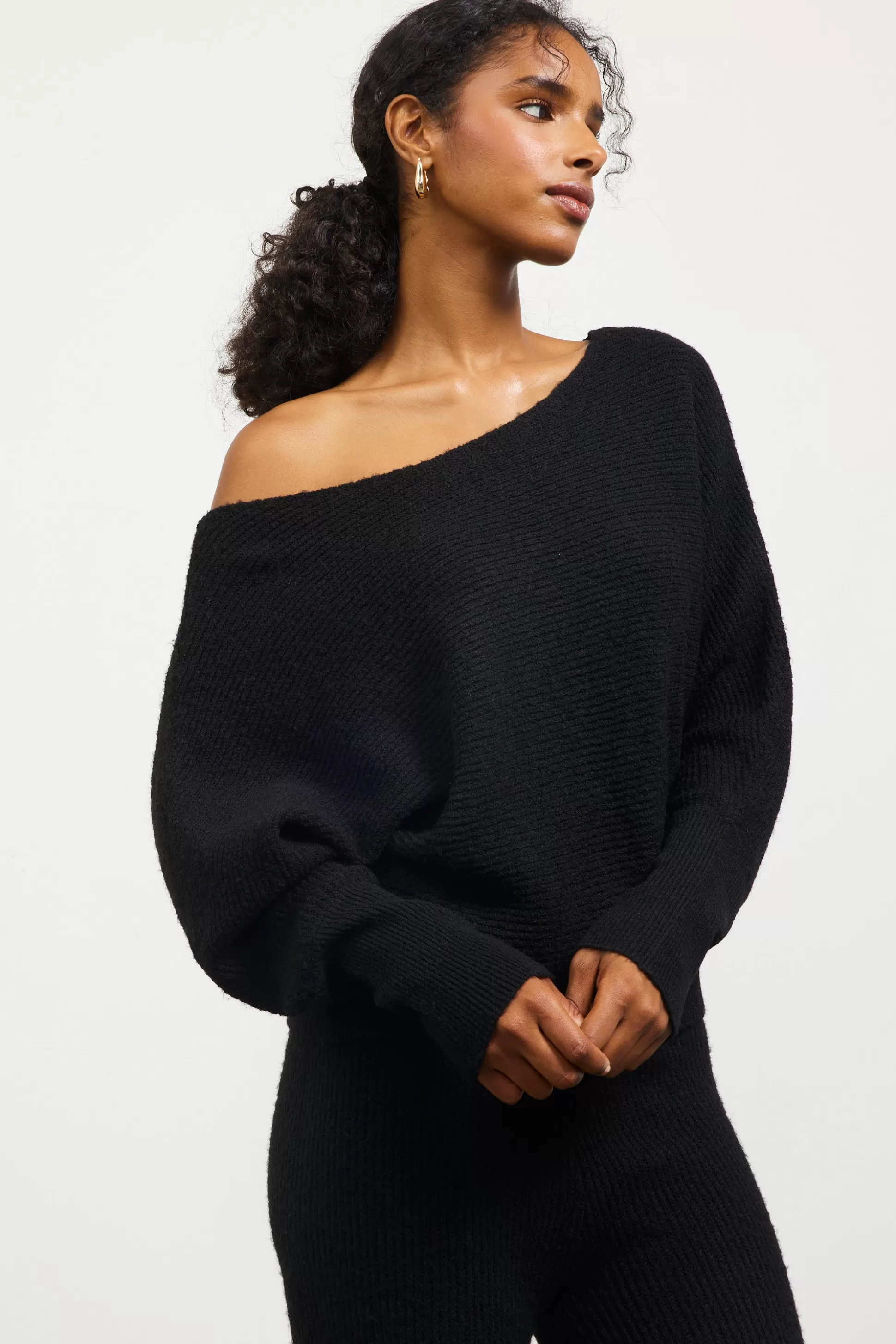 SKIES ARE BLUE Sweaters>Boatneck Ribbed Knit Sweater Black