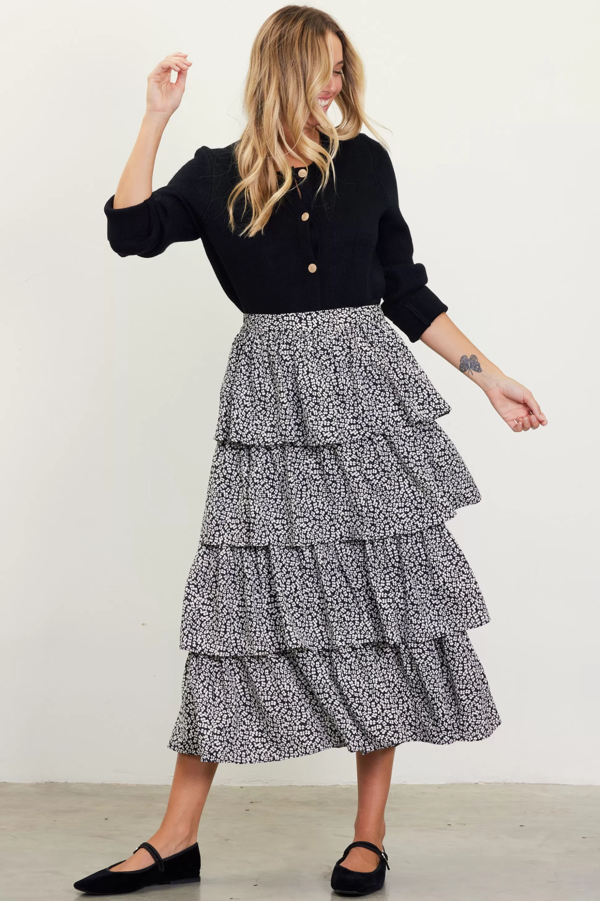 SKIES ARE BLUE Skirts>Dainty Floral Print Ruffle Midi Skirt Black-ivory