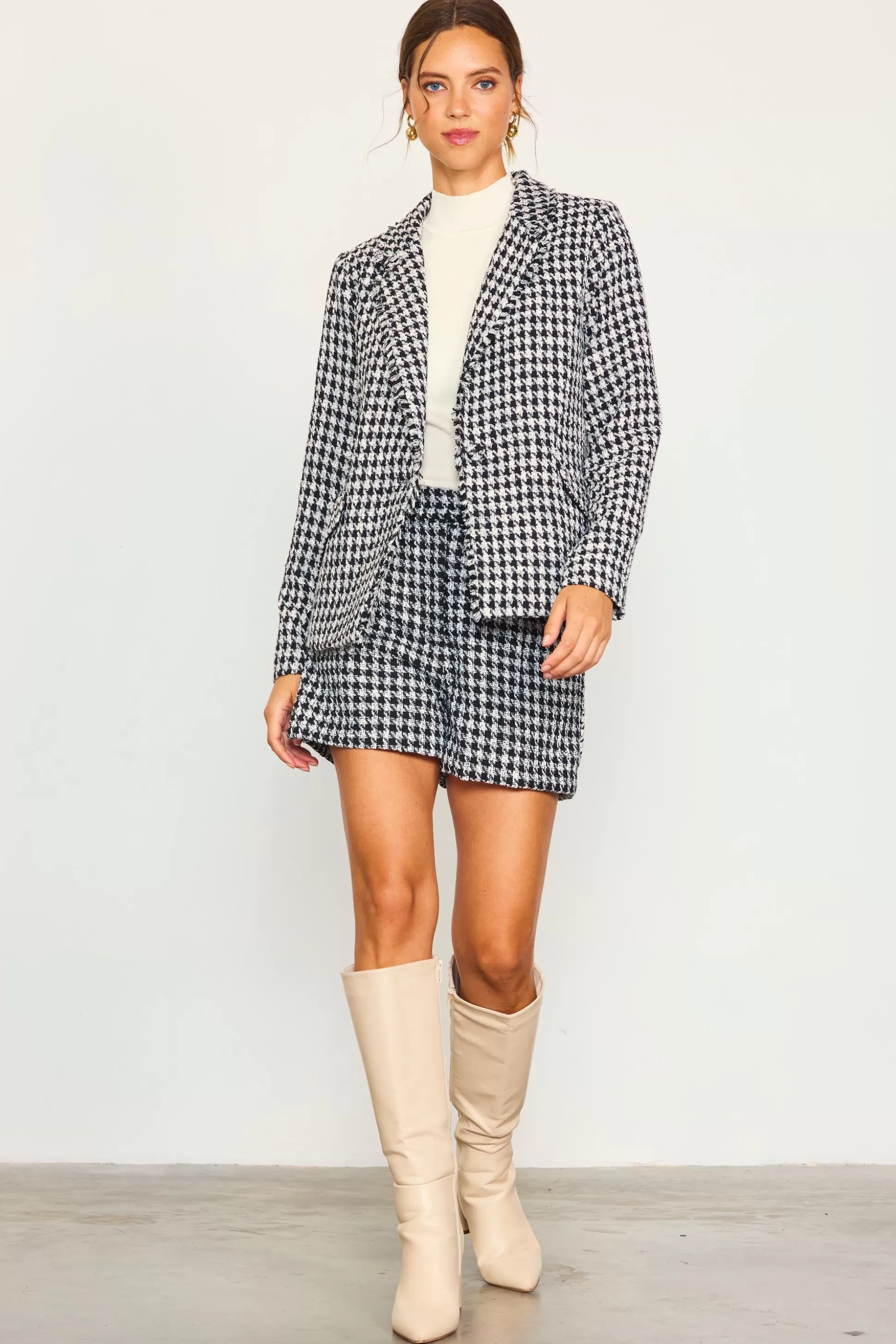 SKIES ARE BLUE Shorts>Fringed Houndstooth Shorts Cream-black