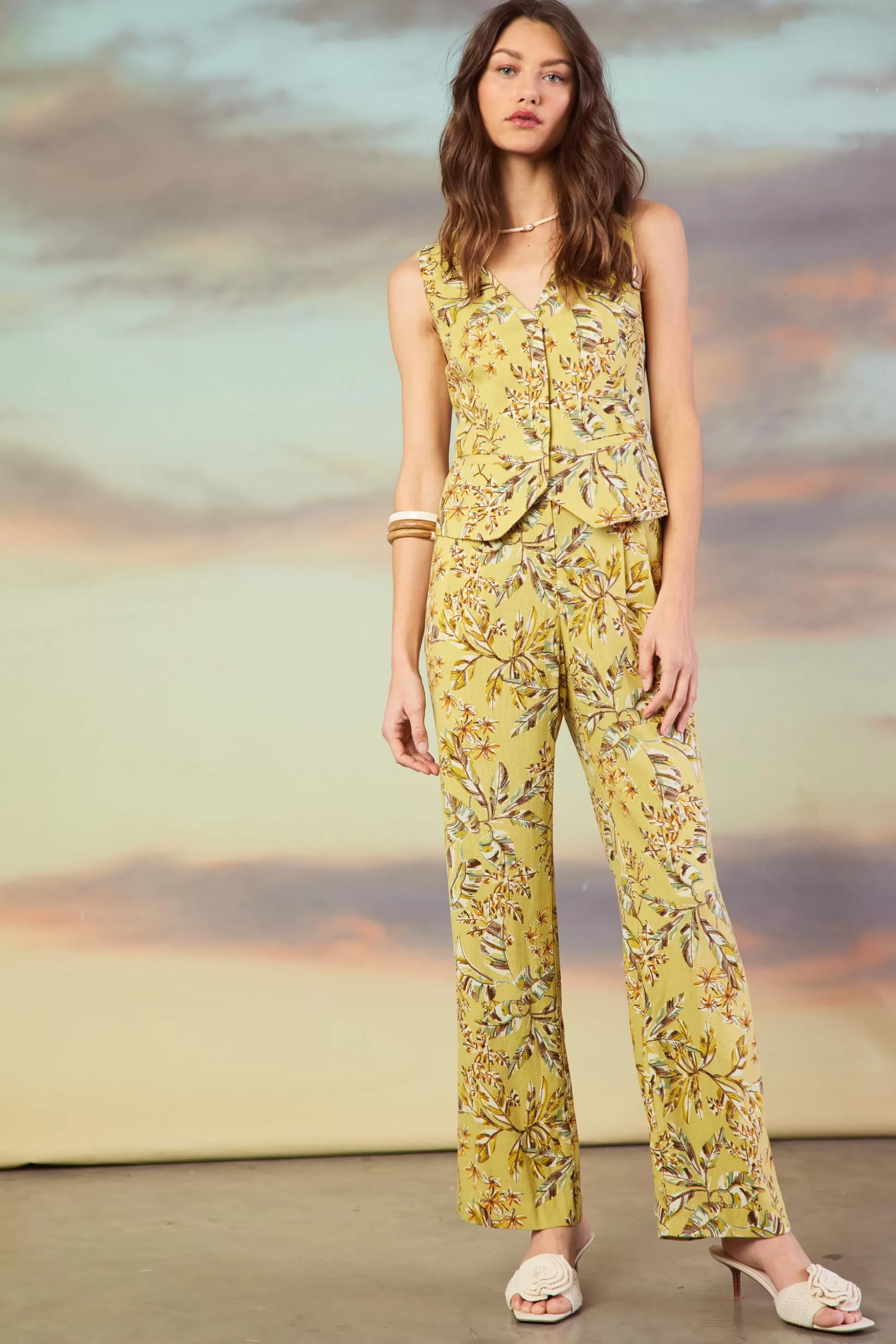 SKIES ARE BLUE Pants>Ilona Floral Print Linen Pants Pistachio