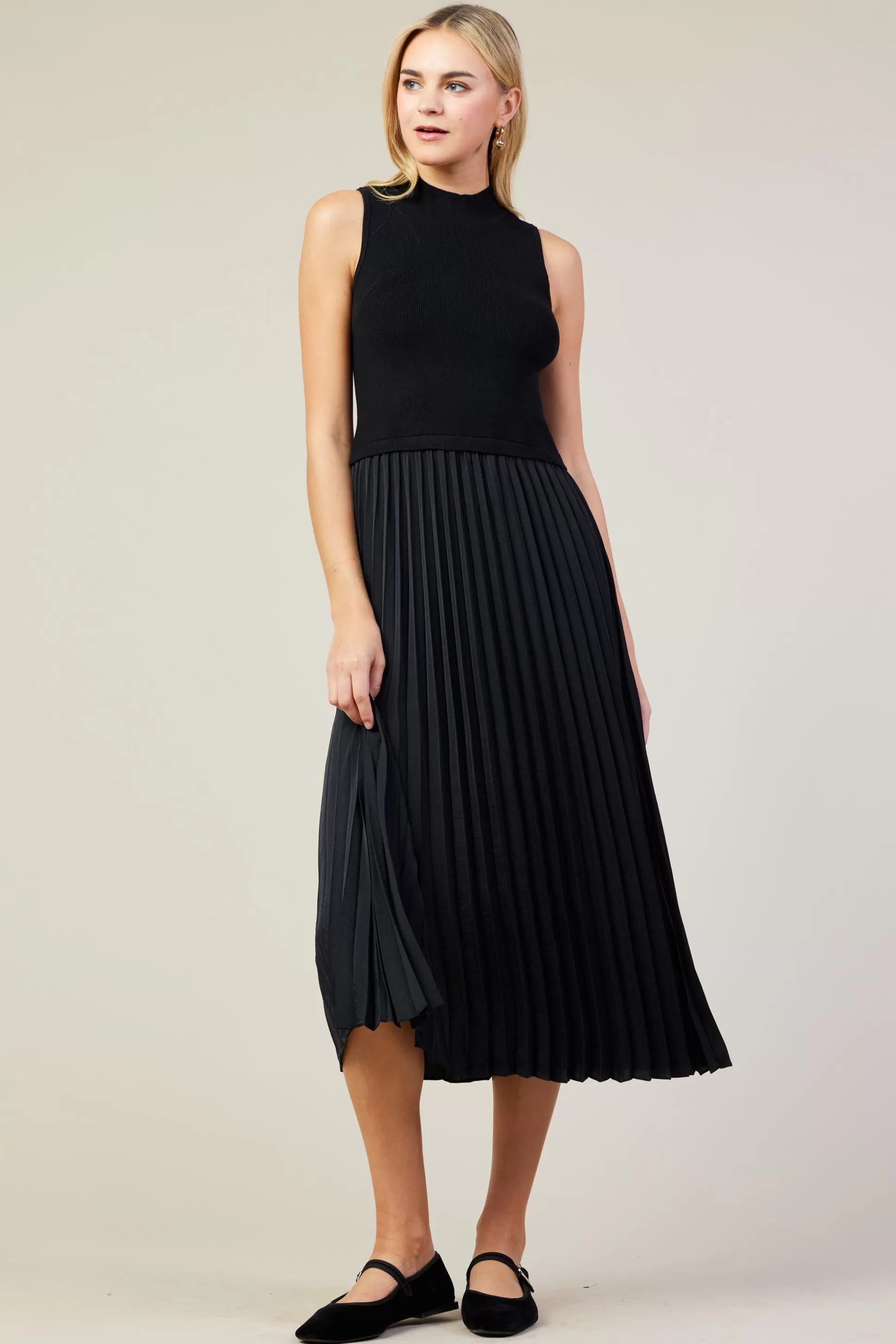 SKIES ARE BLUE Midi Dresses>Mixed Media Pleated Midi Dress Black