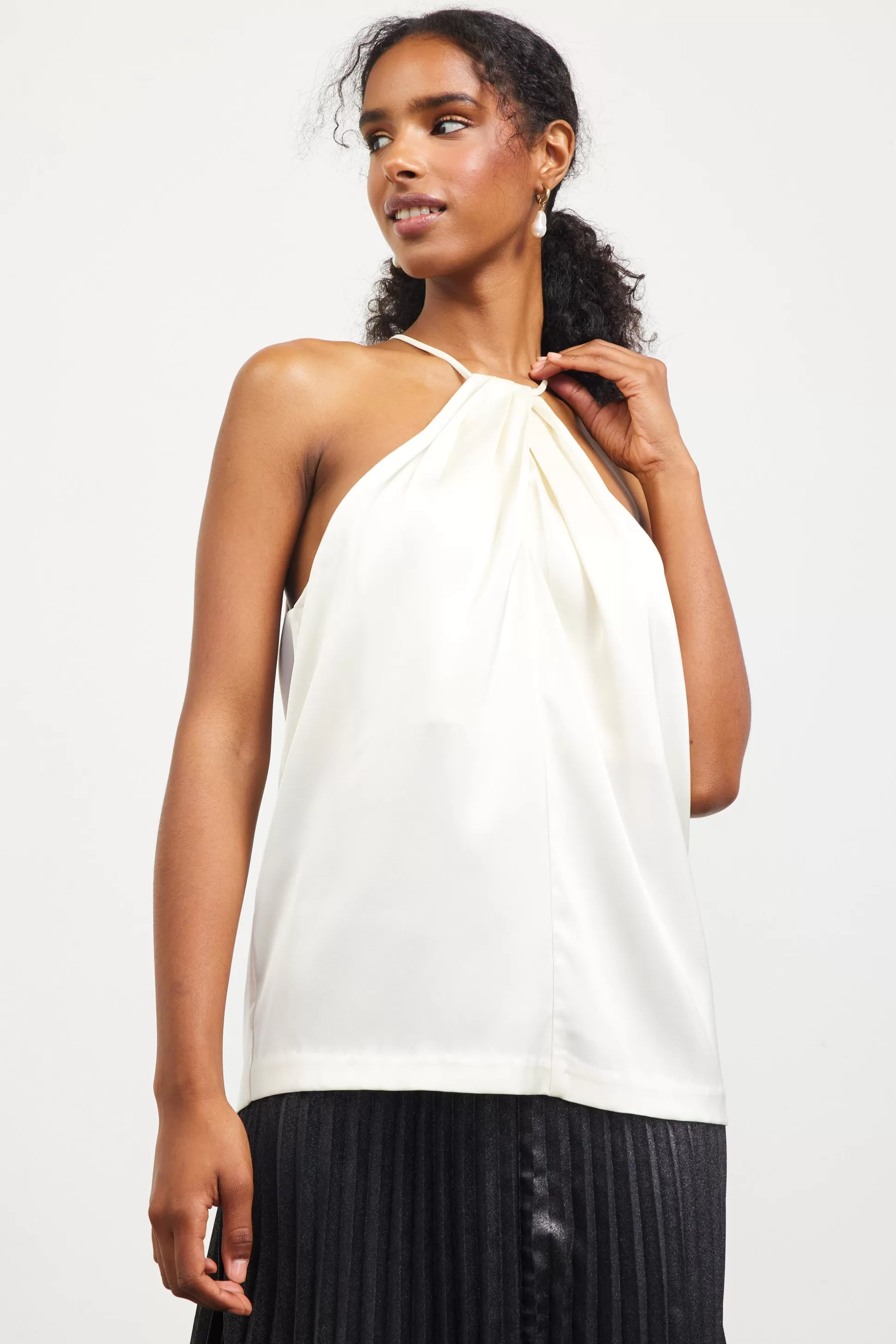 SKIES ARE BLUE Sleeveless Tops>Pleated Detailing Halter Top Cream