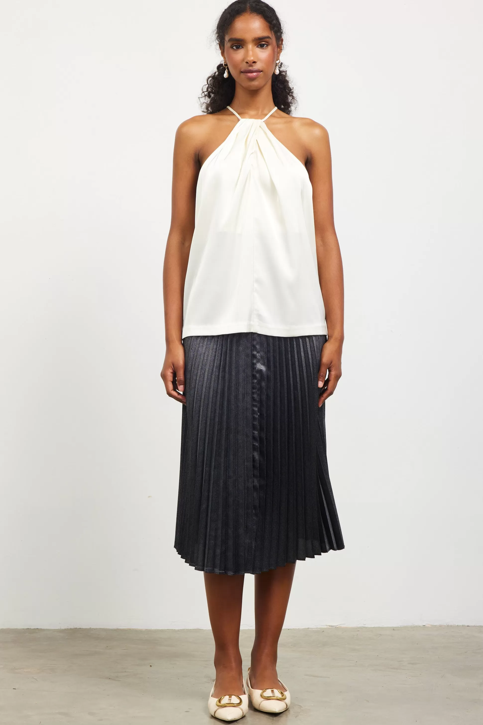 SKIES ARE BLUE Sleeveless Tops>Pleated Detailing Halter Top Cream