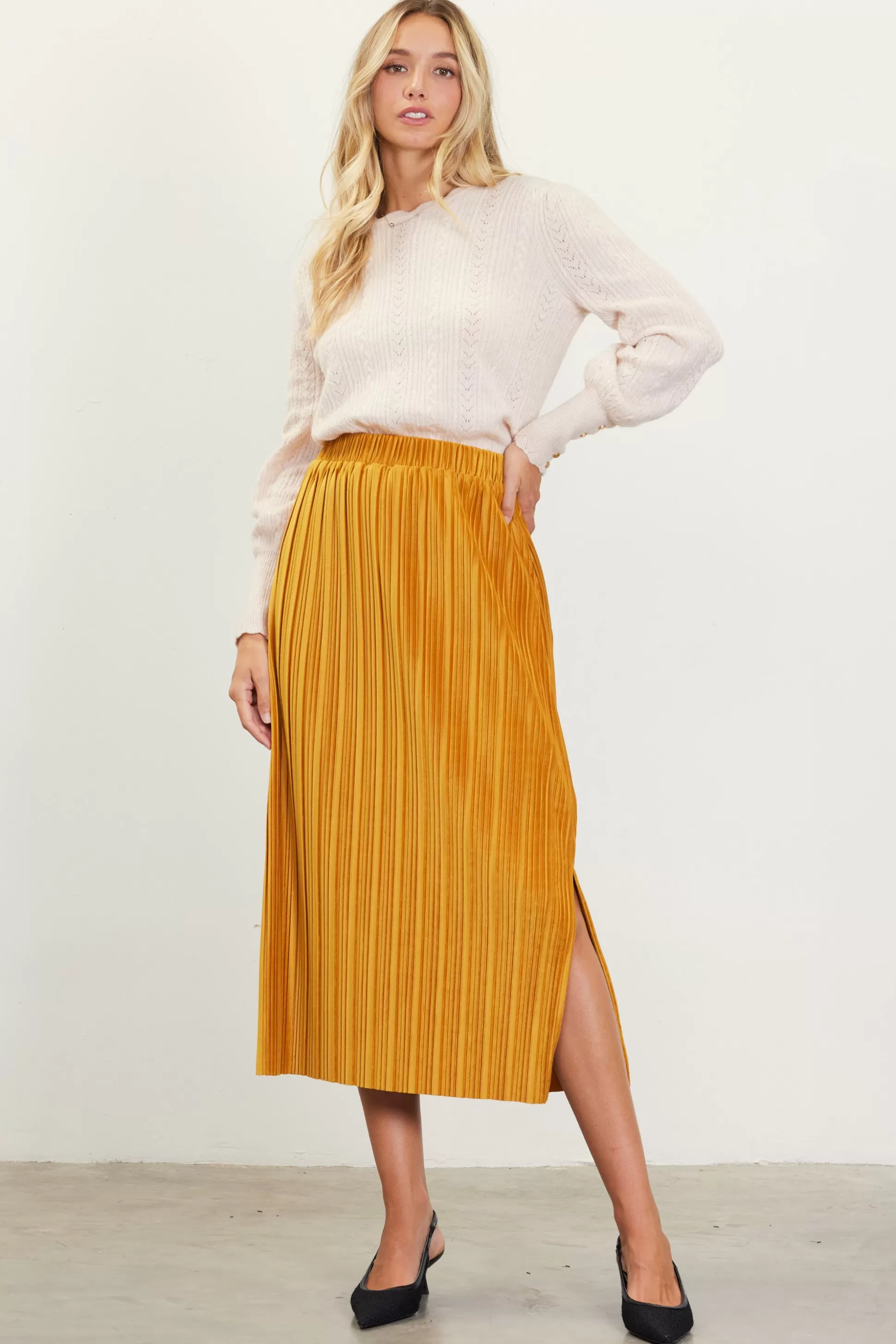 SKIES ARE BLUE Skirts>Pleated Velvet Midi Skirt Mustard