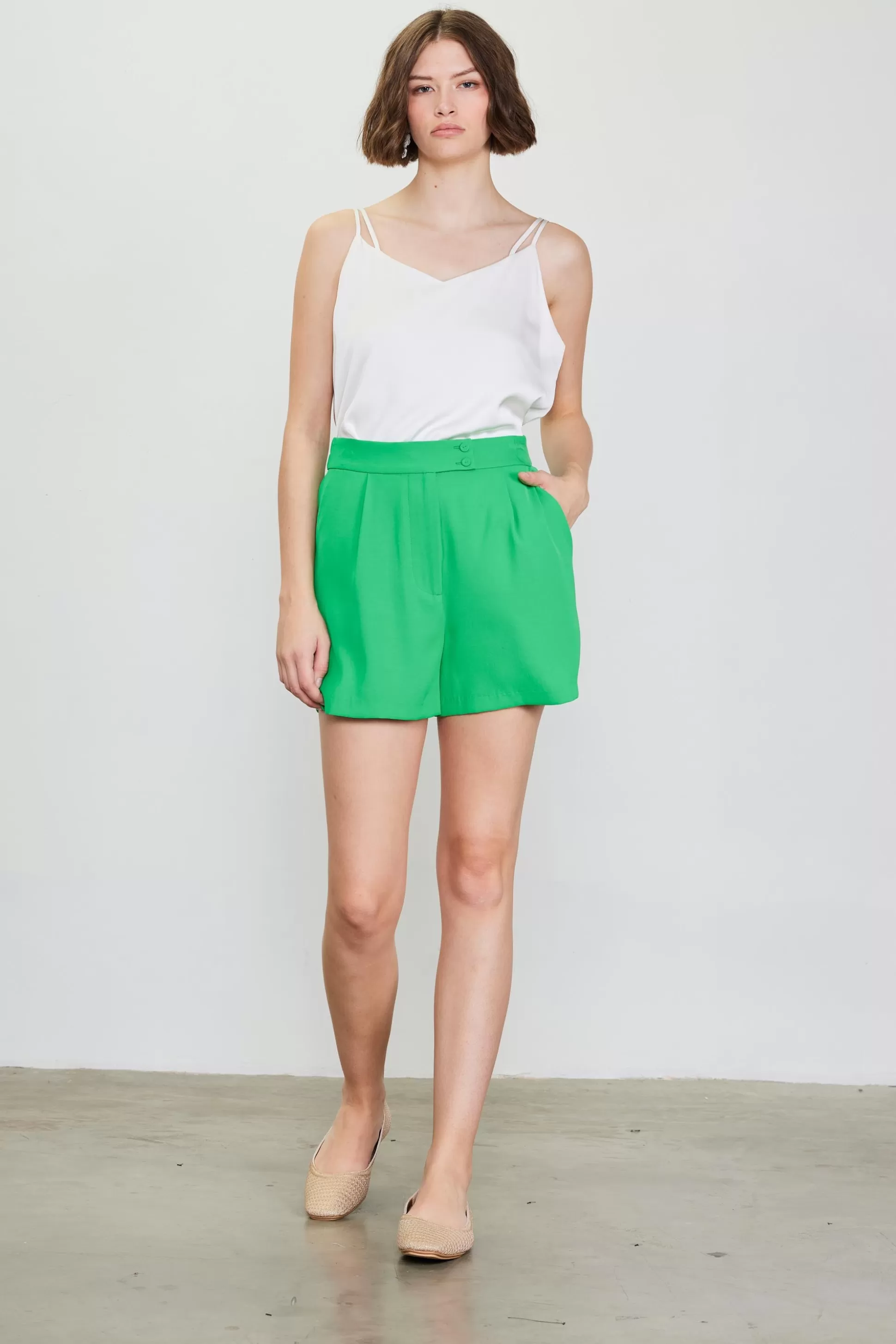 SKIES ARE BLUE Shorts>Recycled Tailored Shorts Freshgreen