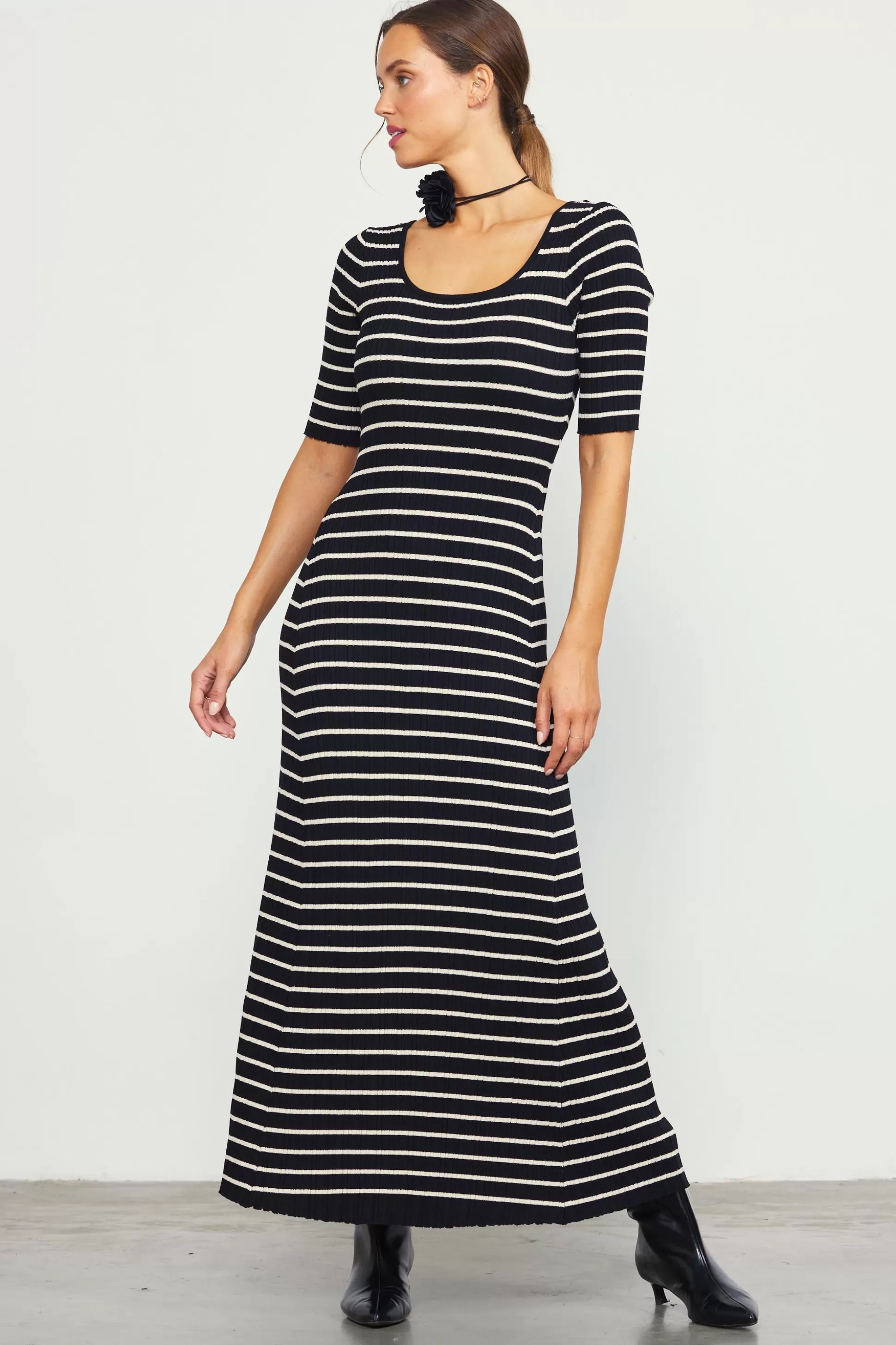 SKIES ARE BLUE Maxi Dresses>Short Sleeve Striped Knit Maxi Dress Black-cream