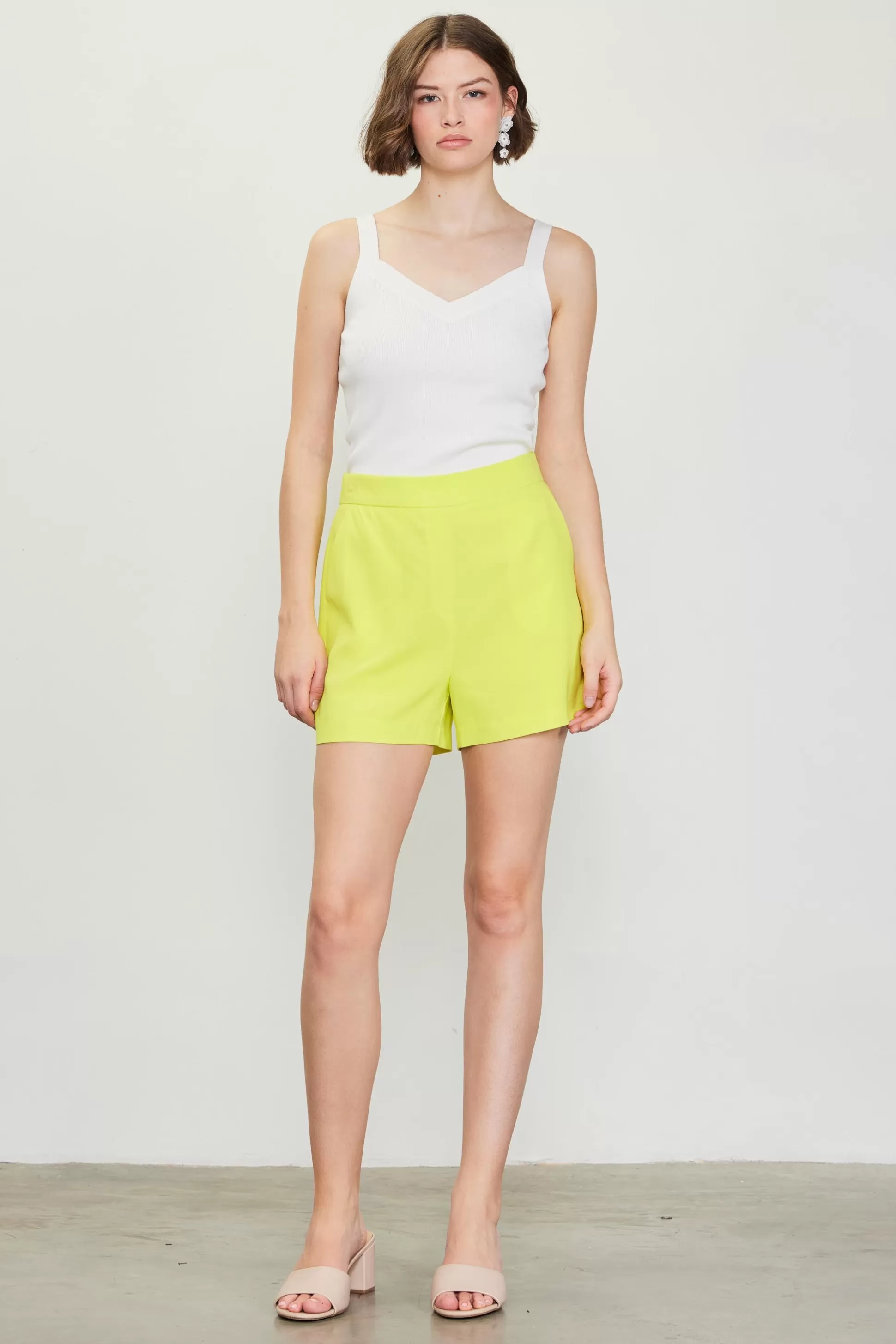 SKIES ARE BLUE Shorts>Structured Shorts Limeyellow