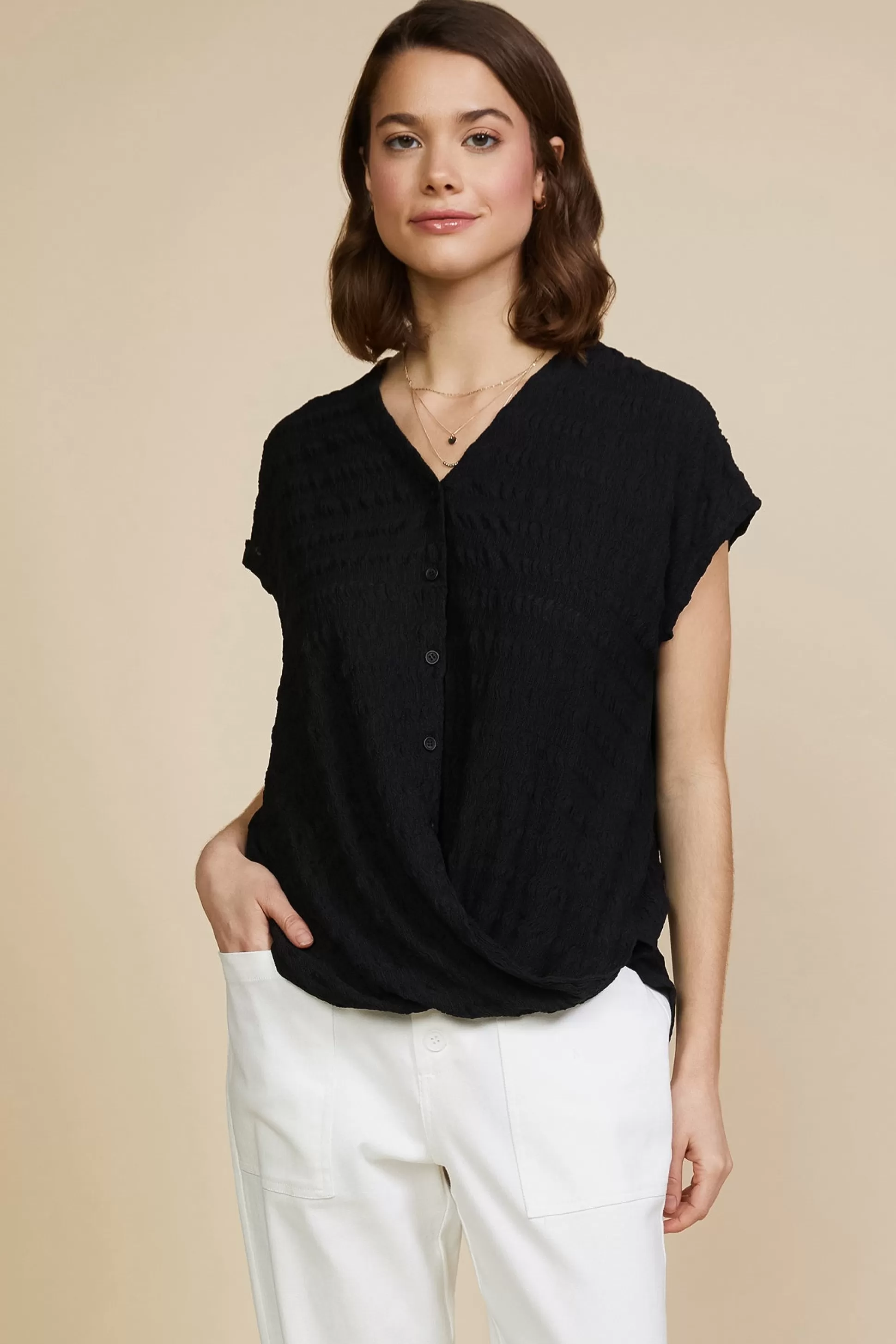 SKIES ARE BLUE Short Sleeve Tops>Textured Striped Buttoned Top Black