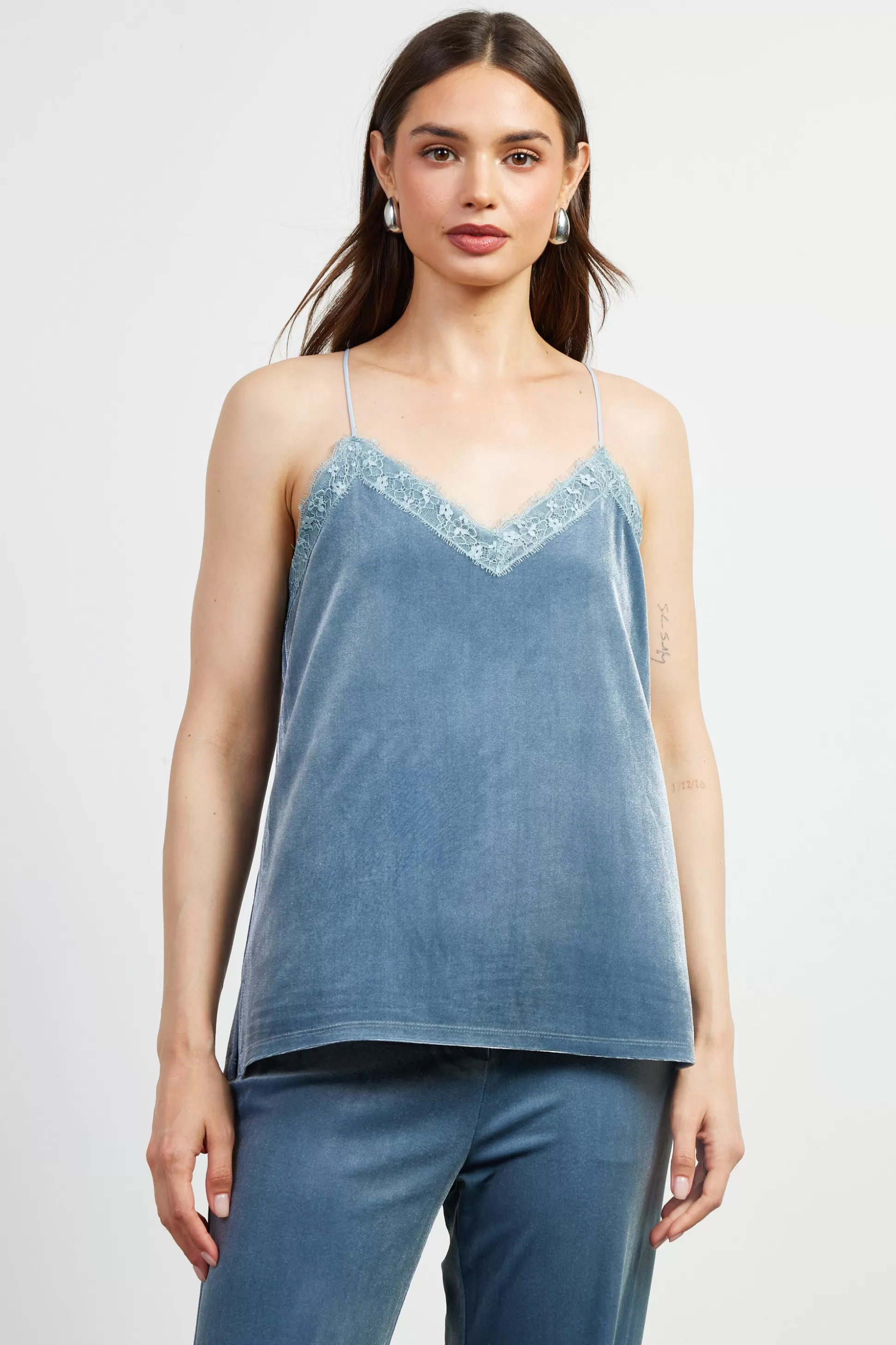 SKIES ARE BLUE Sleeveless Tops>Velvet Lace Detail Cami Dustyblue