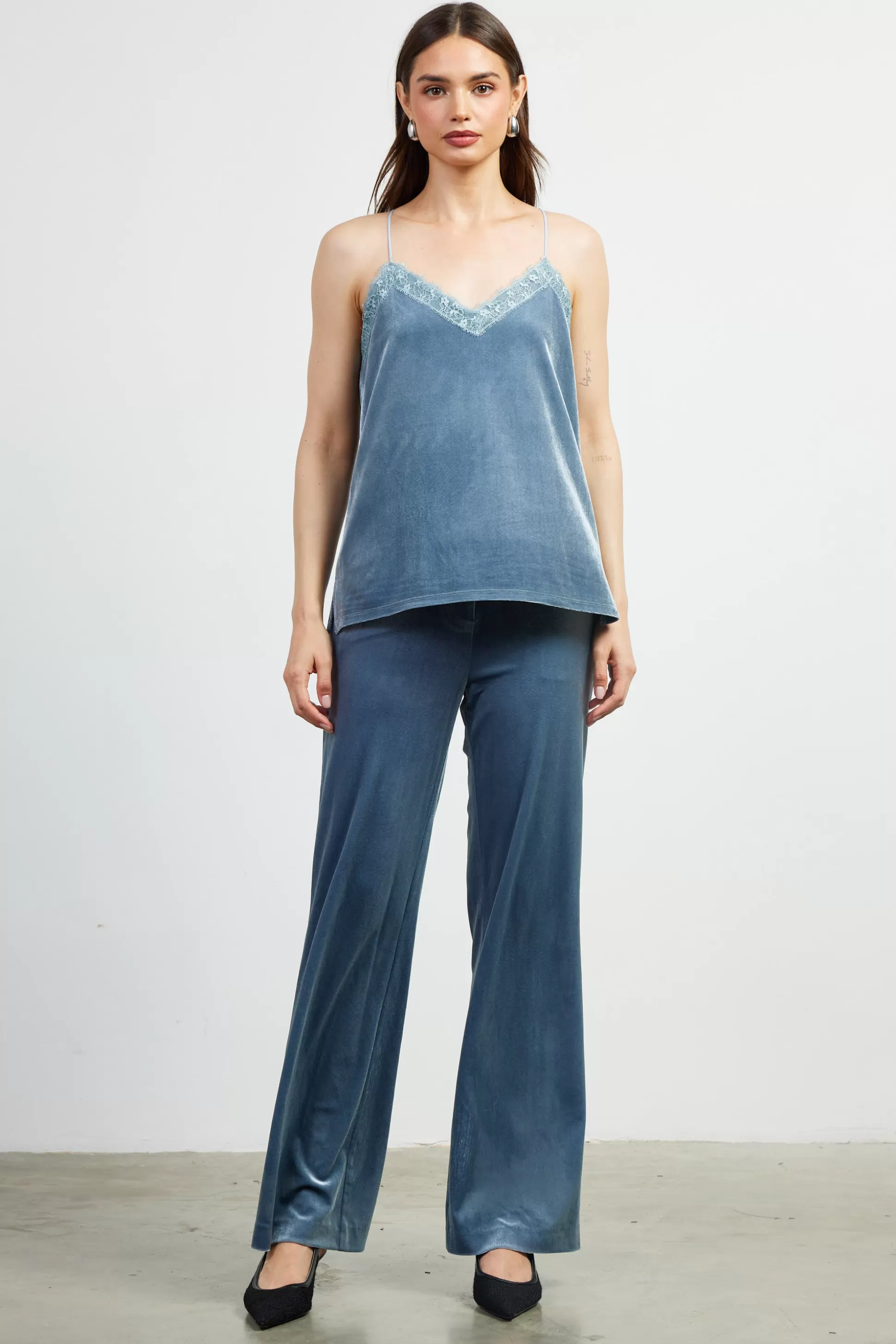 SKIES ARE BLUE Sleeveless Tops>Velvet Lace Detail Cami Dustyblue